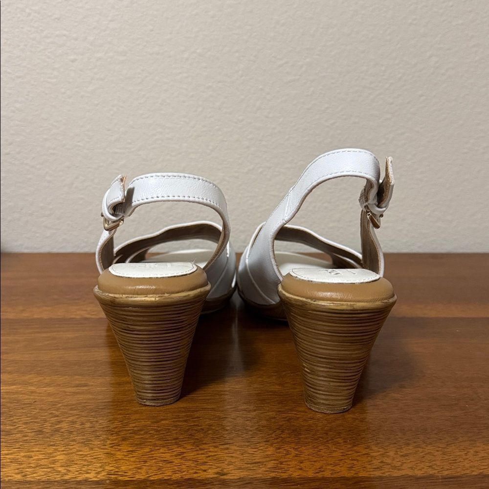 White Softspots Strappy Slingback Sandals,
Worn once. Size 9.5m - Picture 3 of 4